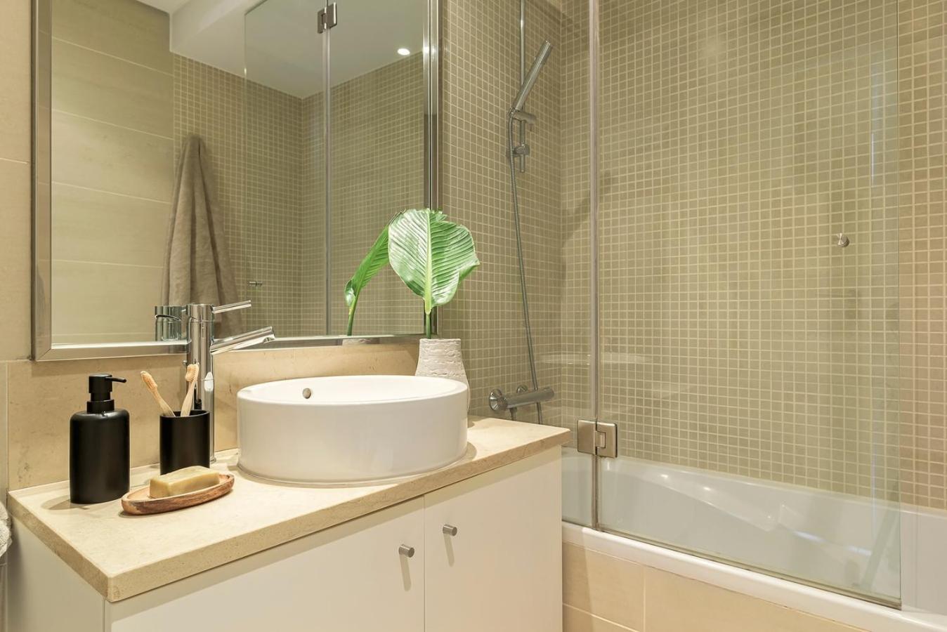 Apartment Karimata - 2 Bedrooms And Parking In Arroios Lisbon